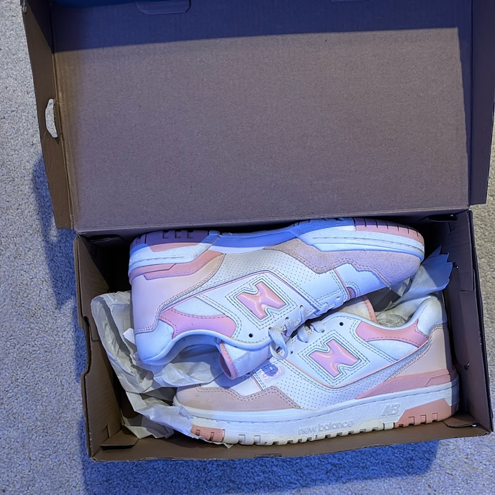 NEVER WORN NEW BALANCE 550